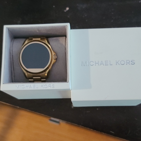 Michael Kors Smartwatch Rose Gold - Picture 2 of 5